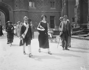 Labour Premiers first official garden party at Hampton Court. Mrs C Sastry arriving
