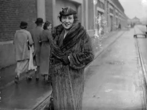 Lady Furness arrives from America. Thelma, Lady Furness who, with her sister