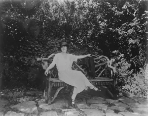 Sitting Prints: The Lady of the Rose at home. Miss Phyllis Dare at her home at Rickmansworth