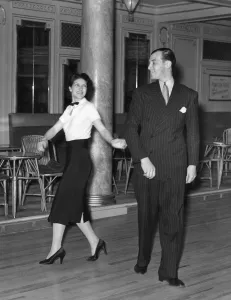 Lambeth Walk - dance The Lambeth Walk is a song from the 1937 musical Me and My Girl