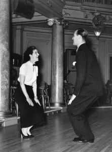 Lambeth Walk - dance The Lambeth Walk is a song from the 1937 musical Me and My Girl