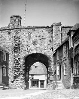 Houses Collection: Landgate, Rye, East Sussex 1930s