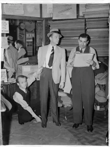 Lee Tracy has a suit made in London, could not obtain the right cloth in America