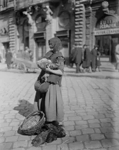 Lemberg Germany Market scenes in the poorer quarters of Lemberg 24 October 1921