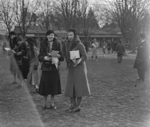 Race Goers Prints: At Lingfield Park racecourse, Surrey, Mrs Dick Thrall and Mrs Cecil Brownhill 16th