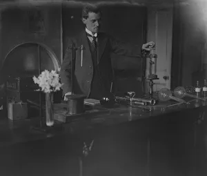 Liquid Air Marvels at Scientific Novelties Exhibition Mr R R Butler demonstrating