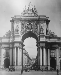 Lisbon the triumphant Arch of the Praca do Commercio, showin Rua Augusta. 8 April 1927