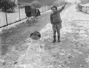 Little Peter Scott makes snowmen in St James Park 5 March 1922