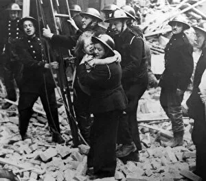 Women Collection: The London Blitz An ARP warden rescues a young girl from the wreckage of a building