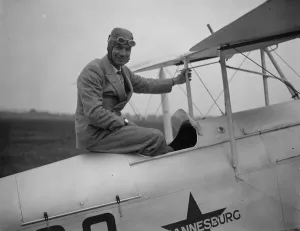 From London to Capetown by Moth. Captain Bentley and his machine. 30 August 1927