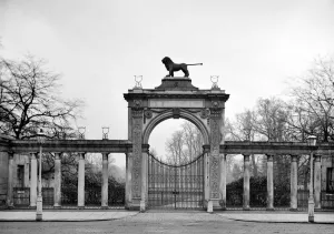 20 Century Prints: London. A gateway to Syon Park, the London residence of the Dukes of Northumberland