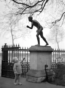 London. Herculaneum one of the pair of wrestlers at entrance to Embankment Gardens