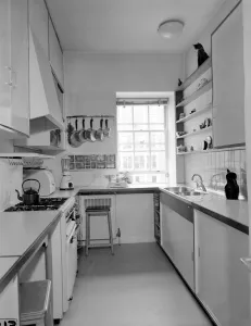 London: Kitchen of Mrs Gretel Beer, of 3, South Square Grays Inn. 23 April 1959