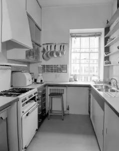 London: Kitchen of Mrs Gretel Beer, of 3, South Square Grays Inn. 23 April 1959