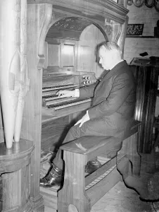 London man gives £1600 organ to Cambridgeshire church