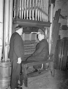 London man gives £1600 organ to Cambridgeshire church