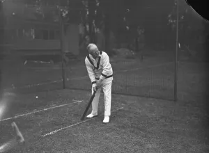 London Mayor of London ( Sir Rowland Blades M. P ) Plays cricket at the new sports