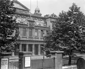 London. The Peoples Palace, now the Queens Building, QMLU (Queen Mary