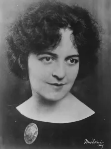 Brunette Prints: The Long Range Voice, to sing to Europe from America Miss Edith Bennett the celebrated