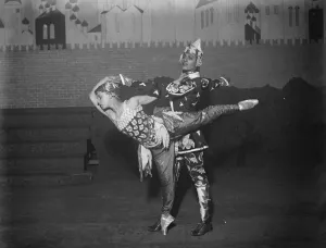 Lopokovas return to the stage. Lydia Lopokova ( The Glowing Bird ) and Serge Lifar