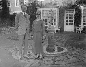 Lord Carnegie and his bride ( Princess Maud ) spend part of their honeymoon at Hull place