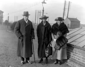 Long Coat Prints: Lord Haig leaves Malden for South Africa. n. Lord Haig, Lady Haig (centre) and niece