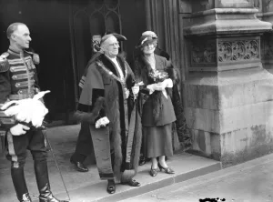 City Of London Prints: The Lord Mayor elect, Sir Percy Vincent with Lady Vincent seen at the House of Lords