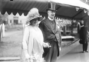 Former Lord Mayor of London weds T Vansittart Bowater, Bart, M P and Mrs A Coysgarne Sim