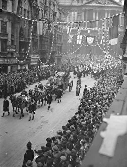 Bunting Collection: The Lord Mayors show. The procession passing down Ludgate Hill, London. 9