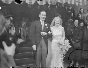 Lordinchcapes daughter married at Brompton oratory. Setting a new bridal fashion
