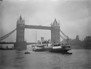 Luxury Thames pleasure steamer arrives in the Thames. The luxury Thame pleasure steamer