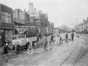 Workmen Prints: A mains water burst in Lee. 1936