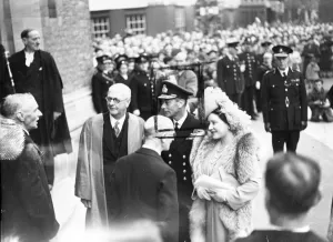 1940s Prints: Their majesties the King and Queen visited Oxford University for the opening of Bodleian Extension