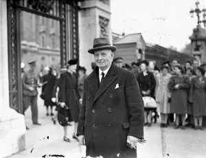 1940s Prints: His Majesty the King held an Investuture at Buckingham Palace this morning (Tuesday)