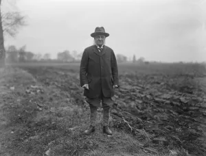 The man who bought a racehorse for 5 / 6 d, John Faulkner, the oldest living jockey