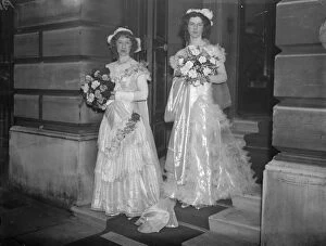 Flowers Collection: Marquise de Verdieres leaving with her daughter for the first presentation at Court