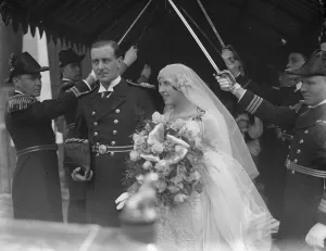 The marriage of Sub Lt Holden Illingworth and Miss K Sandford took place at St Margaret s