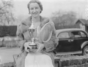 Mary Hardwick wins title in Roehampton tournament. Kay Stammers in car smash before match