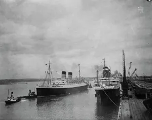 1940s Prints: Mauretania (left) leaving America to dock at Southampton. 1947[?]