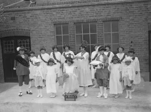May Queen of Dagenham crowned with ceremony. With full ceremony the May Queen of Dagenham