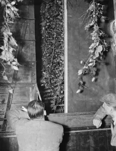 Fruit Prints: McConnel hinds, a picker at work on the bines. 1937