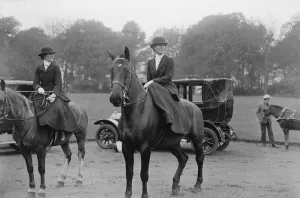 Meet of the Garth Hounds at Easthampstead Park
