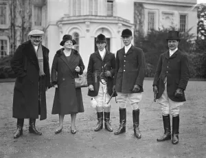 Meet of the Garth at Warfield Hall, near Bracknell, left to right Mrs Shard