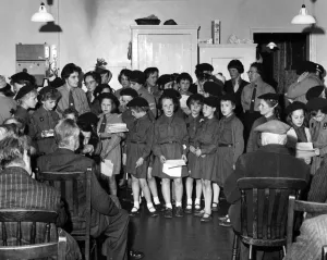 Members of the 6th Dartford Guides and Brownies entertain the old folk at West Hill