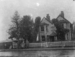 Men cutting holly at Chislehurst, Kent. 1935