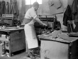 At Messrs James Burns Book Binding works at Esher. Gold or ink blocking. 15 May 1923