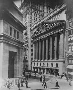 Banking Prints: Messrs Morgan Office in Wall Street ( on left ) and the Stock Exchange directly opposite 18