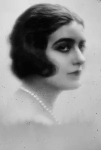Beauty Prints: Millionaires wife who is starring in the Paris version of the Viennese Jazz Opera