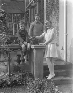 Miss Betty Nuthall, the junior lawn tennis champion, with two of her brothers