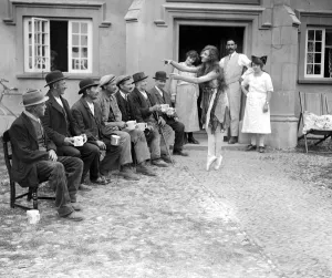Miss Edna Maude, dancer, on holiday at Bridgewater. 1921